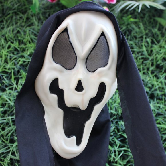 VTG Easter Unlimited Scream Ghostface Mask Melted Jagged Smile Glows in the Dark - Picture 7 of 8